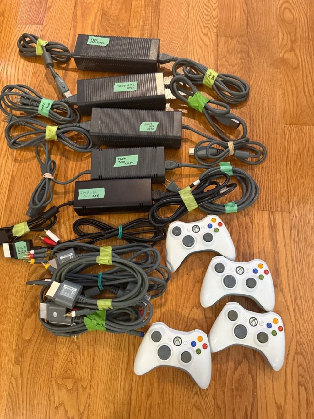 Lot Of 5 Xbox 360 Consoles - Picture 3 of 4